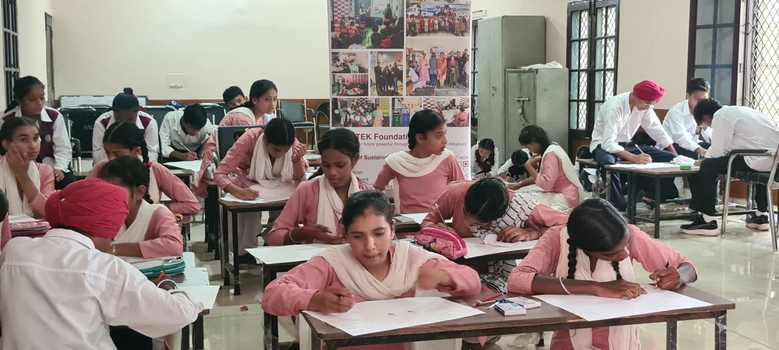 Painting a Drug free India,celebrating freedom through activity 3