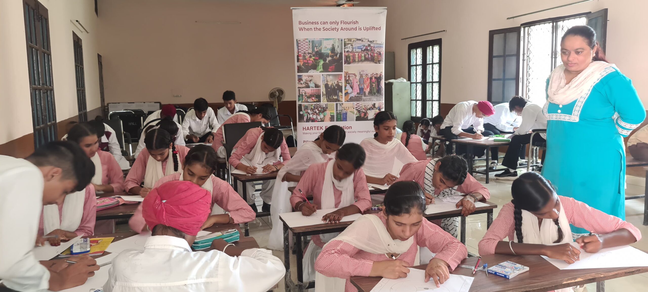 Painting a Drug free India,celebrating freedom through activity 4